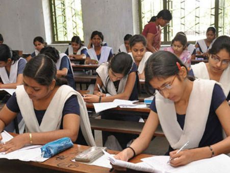 రేపటి నుంచే ప‌దో త‌ర‌గ‌తి ప‌రీక్ష‌లు..! ఏర్పాట్ల‌లో మునిగిన ఎస్ఎస్సీ బోర్ట్..!!