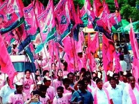 ఉద్య‌మం కోసం అప్పుడు పోటీ..! ఇప్పుడు వ‌ద్దు.! ఉపాద్యాయ ఎమ్మెల్సీ ఎన్నిక‌పై టీఆర్ఎస్ స్పంద‌న‌..!!