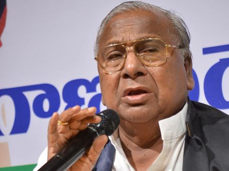 ఉద్యమ సింహంపై వీహెచ్ ఫైర్..వాయిదా వేయాలని ఈసీకి కంప్లైంట్