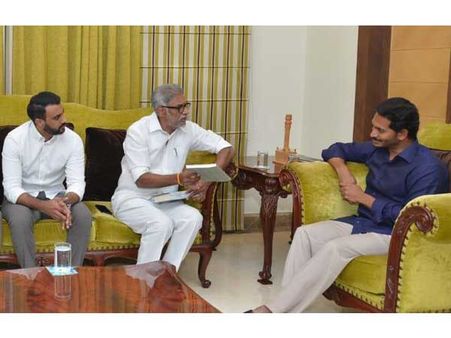 చివరి నిమిషంలో హితేష్ తప్పుకోవడం వెనుక.. అసలు కారణం!