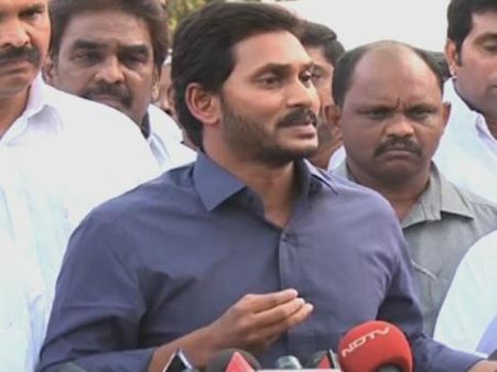 డేటా చోరీ: వెలుగులోకి ఎన్నో ఆశ్చర్యకర విషయాలు... జగన్, ఇదీ ఫాం7 అంటే