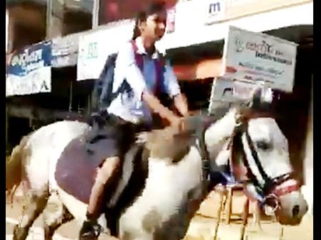 పదో తరగతి పరీక్షలకు, గుర్రం పై కూడ వెళ్లవచ్చు