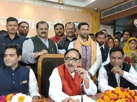 అఖిలేశ్‌పై భోజ్‌పురి స్టార్ పోటీ : మోదీని మరోసారి పీఎం చేస్తానన్న అఖిలేశ్ ప్రత్యర్థి