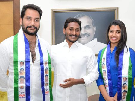 వైఎస్ఆర్ సీపీలో చేరిన హాస్యనటి, టీవీ యాంకర్! టీడీపీ అభ్యర్థులను ఓడిస్తానంటోన్న మాజీ ఎమ్మెల్యే