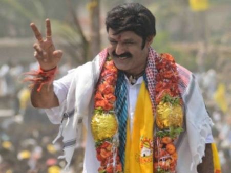 బాలకృష్ణ ఎన్నికల ప్రచారంలో .. ఆ నిర్మాతకు గాయాలు !