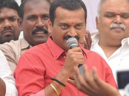 'బ్లేడ్' గణేష్‌ ఆరు నెలల్లో నేల మీదకు వచ్చాడు ! రాజకీయాల్లో తాను చేసిన తప్పేంటో క్లియర్‌గా చెప్పాడు