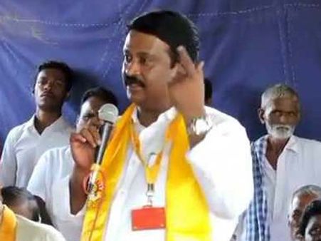 శ్రీశైలంలో తీవ్ర ఉద్రిక్తత .. టీడీపీ అభ్యర్థి ప్రచారాన్నిఅడ్డుకునేందుకు వైసీపీ యత్నం