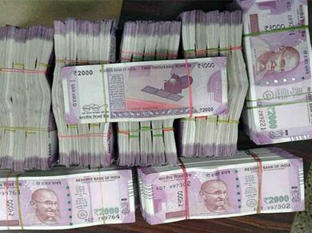 షాకింగ్ ...వంద కోట్ల నగదు పట్టివేత .. ఓటర్లకు పంచే డబ్బేనా ?