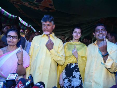 పోలింగ్ ..ఉండవల్లిలో చంద్రబాబు , పులివెందులలో జగన్ ,విజయవాడ పటమటలో పవన్