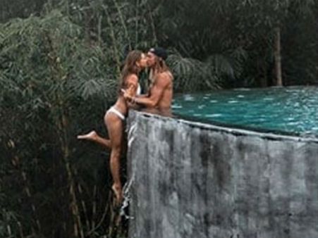 గాల్లో ముద్దులాట.. డేంజరస్ స్టంట్..! యువజంటపై మండిపడ్డ నెటిజన్లు