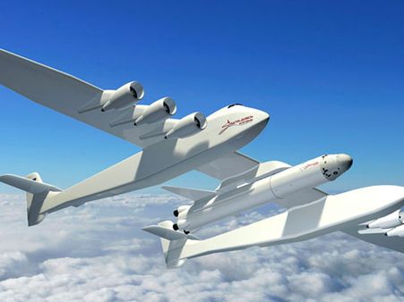 ఫుట్‌బాల్‌ గ్రౌండంత రెక్కలు!.. 2 లక్షల కిలోల బరువు.. గాల్లోకి ఎగిరిన అతిపెద్ద విమానం (వీడియో)