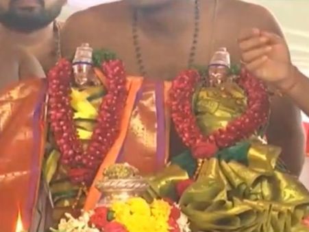 ఒక్క రోజు ముందే సీతారాముల కల్యాణం!.. రాజన్న సన్నిధికి పోటెత్తిన భక్తజనం