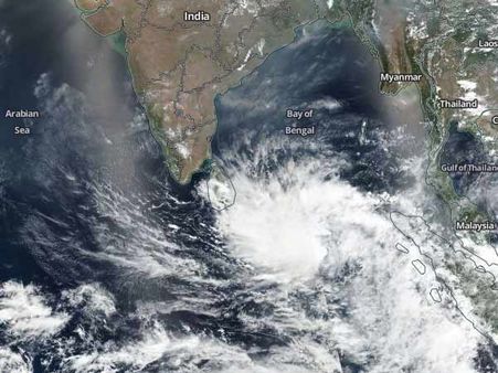 ఫణి తుఫాను: మత్స్యకారులకు హెచ్చరికలు జారీ చేసిన ఇండియన్ కోస్ట్ గార్డు