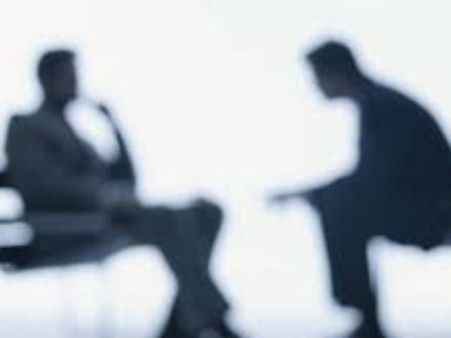 దుబాయ్ శేఖర్ వ్యాఖలపై టీవీ చర్చలో రచ్చ .. చర్చ వాయిదా వేసిన యాంకర్