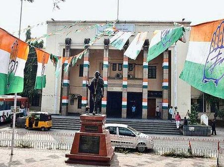 టీ కాంగ్రెస్ బస్సుకు శిక్షణ పొందిన డ్రైవర్ కావలెను..! అర్హత గలవారు గాంధీభవన్ లో సంప్రదించాలి..!!