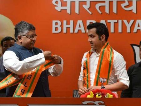 అక్కడి నుంచే గౌతం గంభీర్ పోటీ...న్యూ ఢిల్లీ సీటు మీనాక్షి లేఖికి ఇచ్చిన బీజేపీ