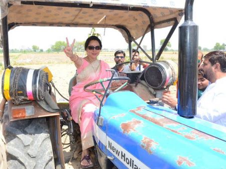 మొన్న పొలంలో .. నేడు ట్రాక్టర్ ఎక్కి ... క్యాంపెయిన్‌లో డ్రీమ్‌గార్ల్ రూటే సపరేటు