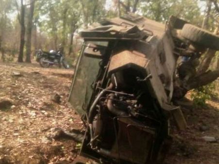 నిన్న ఛత్తీస్‌ఘడ్, నేడు మహారాష్ట్ర : ఐఈడీ బాంబుతో తెగబడ్డ మావోయిస్టులు