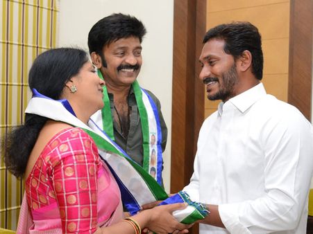 వైసిపి లో చేరిన జీవిత - రాజ‌శేఖ‌ర్ : నాడు ఆరోప‌ణ‌లు ఎందుకు చేసామంటే :ఇక ప్ర‌చారంలోకి..!