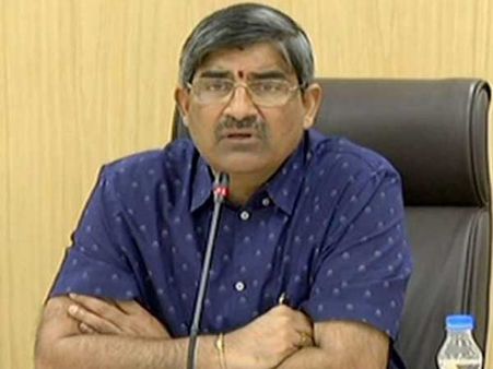 ఏపీ సీఎస్ ఢిల్లీ టూర్ .. ఏపీ తాజా పరిణామాలపై ఎవరినైనా కలుస్తారా అన్న ఉత్కంఠ