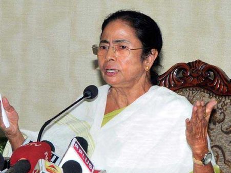 భయపెట్టి పాలించాలనుకుంటున్నారు: మోడీపై మమత ధ్వజం..కనిమొళికి అండగా నిలిచిన దీదీ