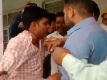 సైకిల్‌కు ఓటేయ్యమని చెప్తావా?.. పోలింగ్ అధికారిపై బీజేపీ కార్యకర్తల దాడి (వీడియో)