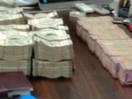 సాక్ష్యాధారాలతో టీడీపీ ఎంపీ అభ్యర్థి సొమ్ము పట్టివేత