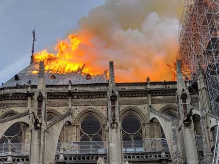 నోట్రెడామ్ చర్చిలో అగ్నికీలల వెనుక.. దిగ్భ్రాంతిని కలిగించే కారణాలు!