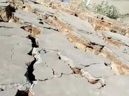 ఆరునెలల్లో మూడోసారి: పోలవరం వద్ద కుంగిన భూమి: నడవడానికీ వీల్లేని విధంగా!