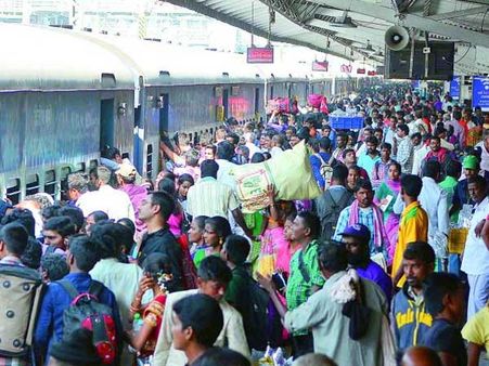 మరో సారి నగరం ఖాళీ..! ఓటు బాట పట్టిన జనం.. !!