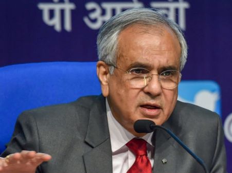 న్యాయ్ పథకంపై వివాదాస్పద వ్యాఖ్యలు ఈసీకి వివరణ ఇచ్చిన నీతి ఆయోగ్ వీసీ