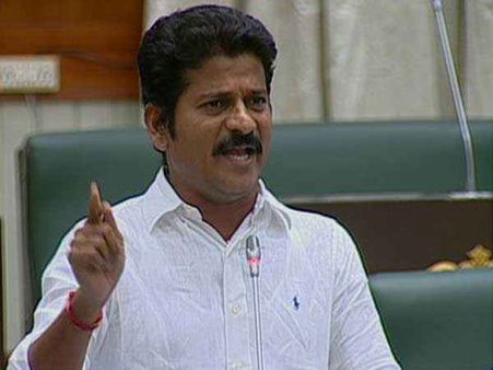 కంటోన్మెంట్‌లో ఓట్ ఫర్ నోట్ ప్లష్ మబ్ : అంజన్‌కు బ్యాగ్ ఇస్తోన్న రేవంత్ ?