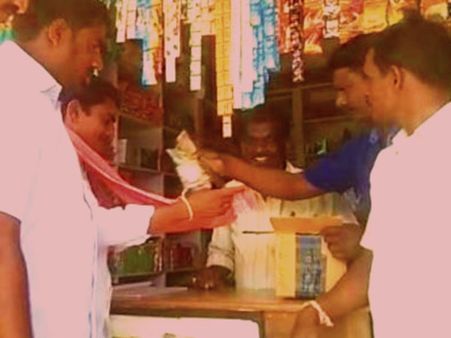 పంచాయతీ ఖర్చులకు డబ్బుల్లేవు.. చెక్ పవర్ కూడా లేకపాయే..! సర్పంచ్ భిక్షాటన (వీడియో)