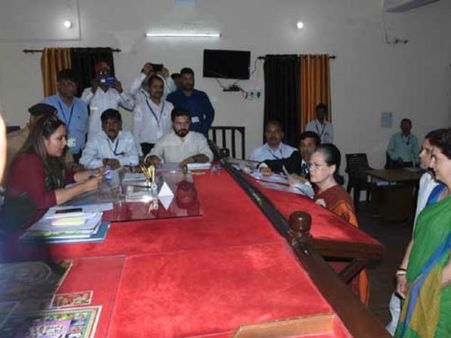 మోడీని ఓడించడం కష్టమేమీ కాదు : సోనియా గాంధీ.. రాయ్‌బరేలీ నుంచి నామినేషన్