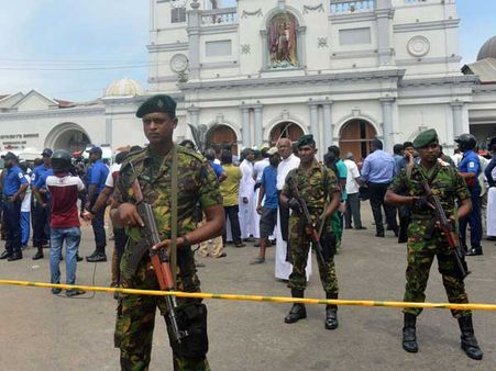 మీ వెంట మేమున్నాం: శ్రీలంకకు ప్రపంచదేశాల అండ: భారతీయుల కోసం హెల్ప్ లైన్