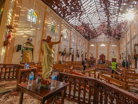 శ్రీలంకలో అంతకంతకు పెరుగుతున్న మృతులు..చనిపోయిన వారిలో ఐదుగురు భారతీయులు..