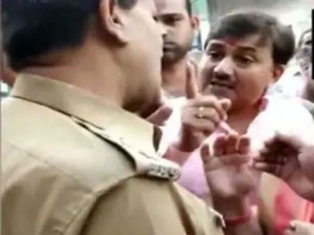 పోలీసులంటే ఆ బీజేపీ నేతకు ఎంత గౌరవం.. పబ్లిక్‌లోనే నీ సంగతి చూస్తా అని బెదిరింపు!(వీడియో)