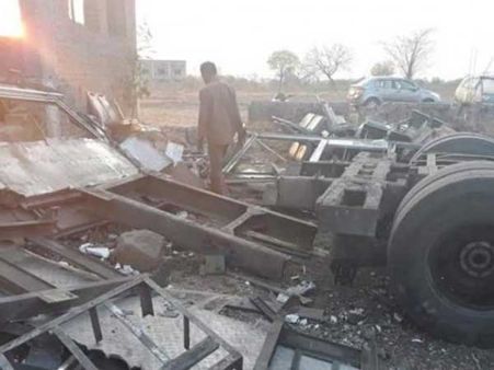 ఆ బస్సును 37 ముక్కలు చేసారు..! దొంగతనానికే కొత్త అర్థం చెప్పిన కేటుగాళ్లు ..!!