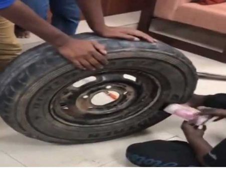 కాదేదీ అక్రమ నగదు రవాణాకు అనర్హం.. కారు టైరులో 2 కోట్లు తరలింపు (వీడియో)