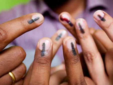 ఓట్ల పండుగ‌: తెలంగాణ నుండి ఏపికి ప‌ది ల‌క్ష‌ల మంది : మూడు వేల బ‌స్సులు : ప‌్ర‌తీ ఓటు కోసం పాట్లు..!