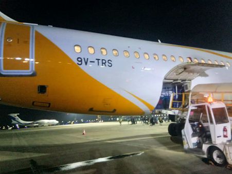 ఇంజిన్‌లో పొగ‌: విమానం అత్య‌వ‌స‌ర ల్యాండింగ్‌