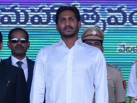 జ‌గ‌న్‌తో ఎందుకీ ఆలింగ‌నాలు..ప్ర‌శంస‌లు: మోదీ నుండి గ‌వ‌ర్న‌ర్ దాకా : అస‌లు కార‌ణం అదేనా..!