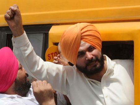 రాహుల్ గాంధీ ఫిరంగిలాంటోడు..నేను ఏకే - 47 టైప్‌