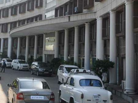 సెక్రటెరియట్‌లోకి వెళ్లాలంటే ఆధార్ : భద్రతా కారణాల రీత్యా తప్పనిసరి అన్న ఉత్తరాఖండ్