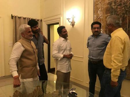 వైఎస్ జగ‌న్‌తో కుమార మంగళం బిర్లా భేటీ: చ‌డీ చ‌ప్పుడు లేకుండా! పెట్టుబ‌డులు పెడ‌తారా?