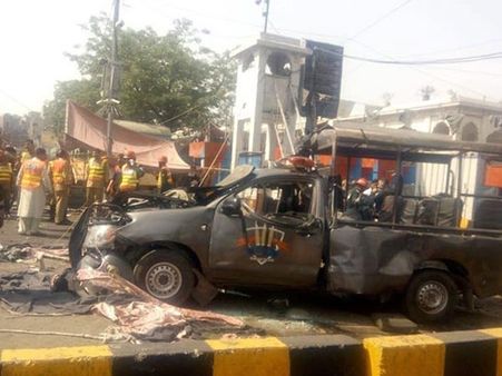 ర‌క్త‌మోడిన రంజాన్: మసీదు స‌మీపంలో ఆత్మాహూతి దాడి