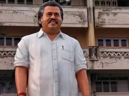 హ‌రికృష్ణ‌..ఏఎన్ఆర్‌..దాస‌రి విగ్ర‌హాల‌ తొలిగింపు : అభిమానుల ఆందోళ‌న : విశాఖ‌లో ఉద్రిక్త‌త‌..!