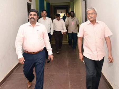 మే 23..కౌంట్‌డౌన్‌: ఎవ‌రి స‌న్నాహాలు వారివి: ఏజెంట్ల‌తో పార్టీలు..సూక్ష్మ పరిశీల‌కుల‌తో క‌లెక్ట‌ర్లు