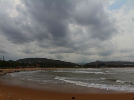 కల్లోల కడలి: విశాఖ బీచ్ లో భయాందోళనలు: సందర్శకులపై నిషేధం