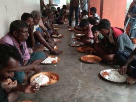 52 వేల మందికి భోజనం: పరిహారం కోసం దరఖాస్తు చేసుకోండి: ముఖ్యమంత్రి చంద్రబాబు